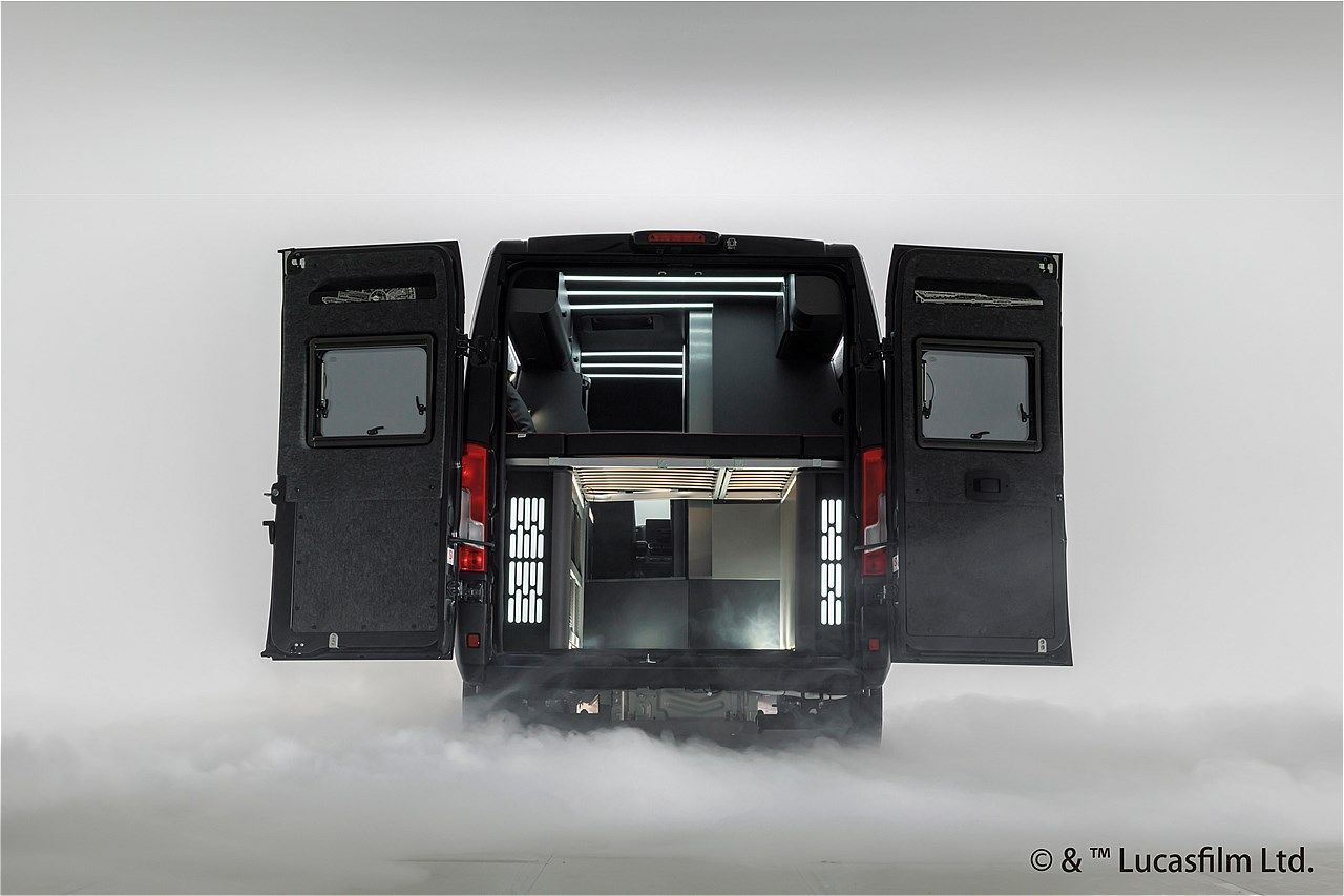 スター・ウォーズの世界観が広がるトイファクトリーのキャンピングカー「ダビンチ6.0＜スター・ウォーズ＞エディション」（写真：トイファクトリー）