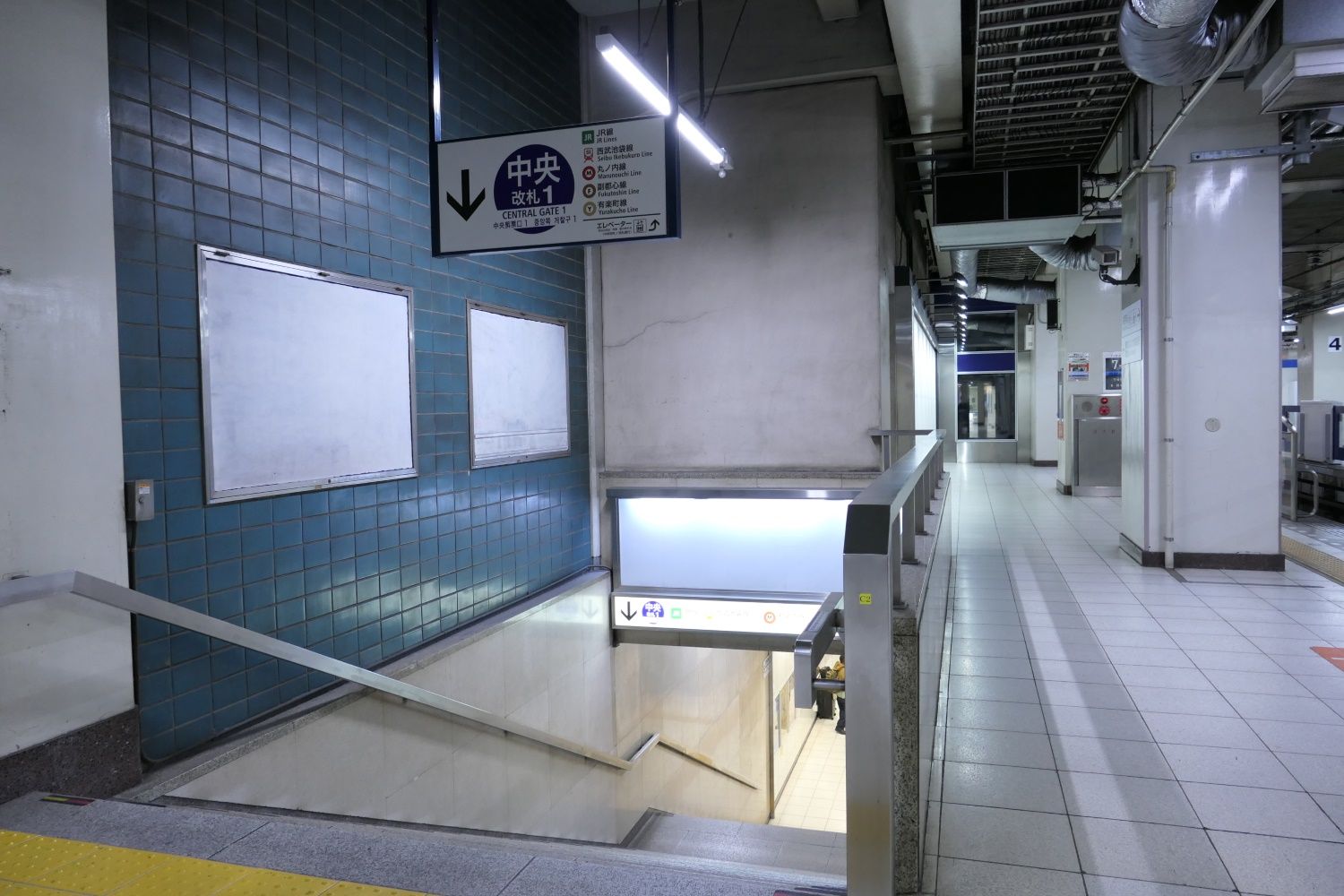 東武東上線の池袋駅構内