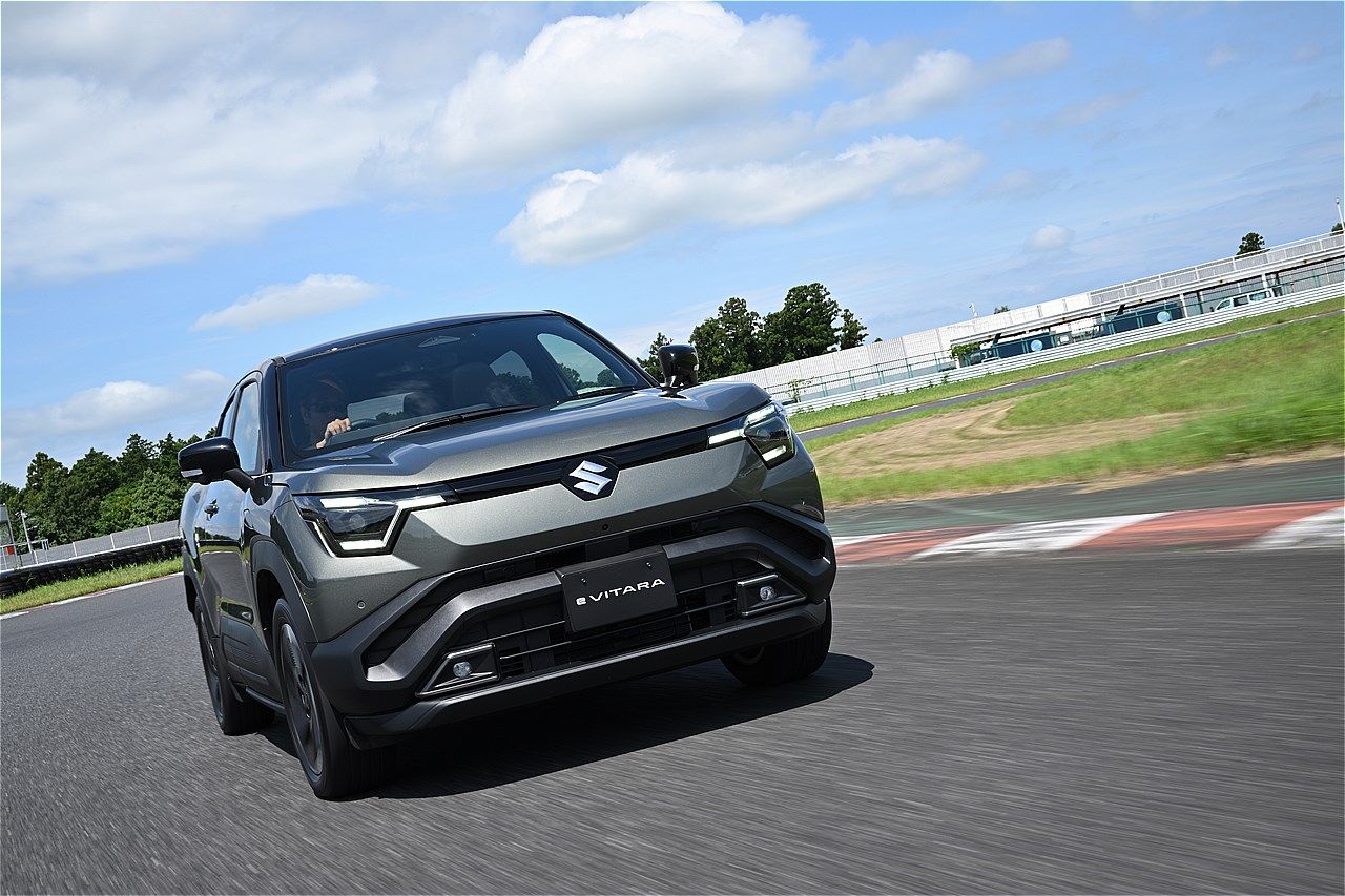スズキの新型「eビターラ プロトタイプ」（写真：スズキ）