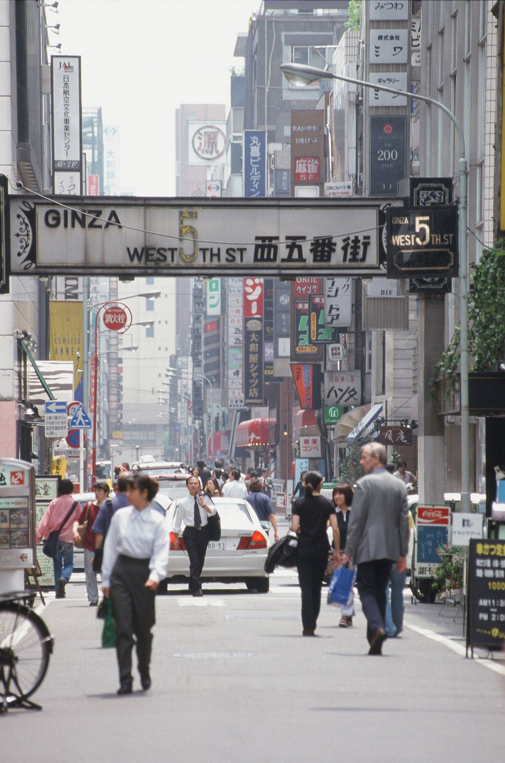 銀座五番街（写真：1998年6月5日、梅谷秀司撮影）