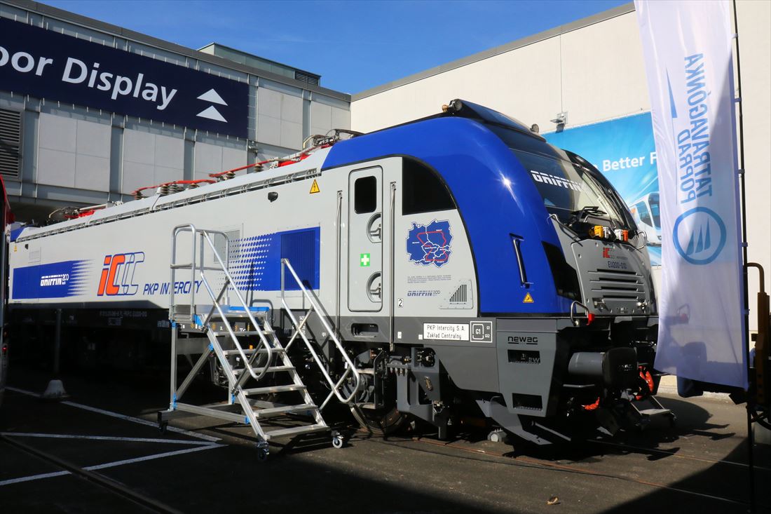 ポーランドの新型旅客用機関車「グリフィン200km/h」（撮影：橋爪智之）