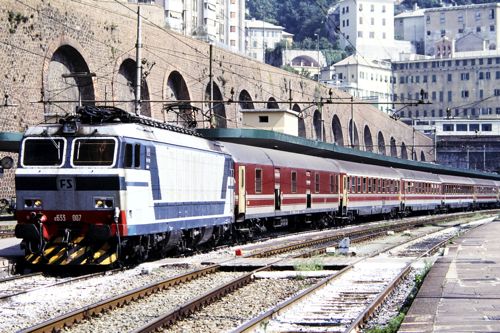 イタリアの電気機関車牽引のインターシティ（1992年 筆者撮影）