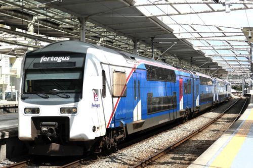 リスボン中心部とテージョ川対岸のベッドタウンを結ぶ私鉄フェルタグス（筆者撮影）