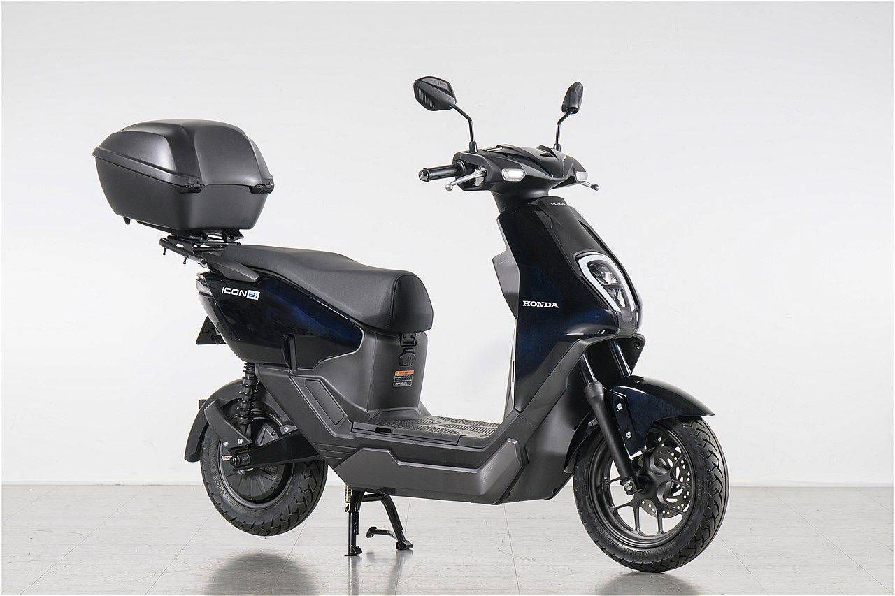原付一種のホンダ新型電動スクーター｢アイコンe:｣（写真：ホンダモーターサイクルジャパン）