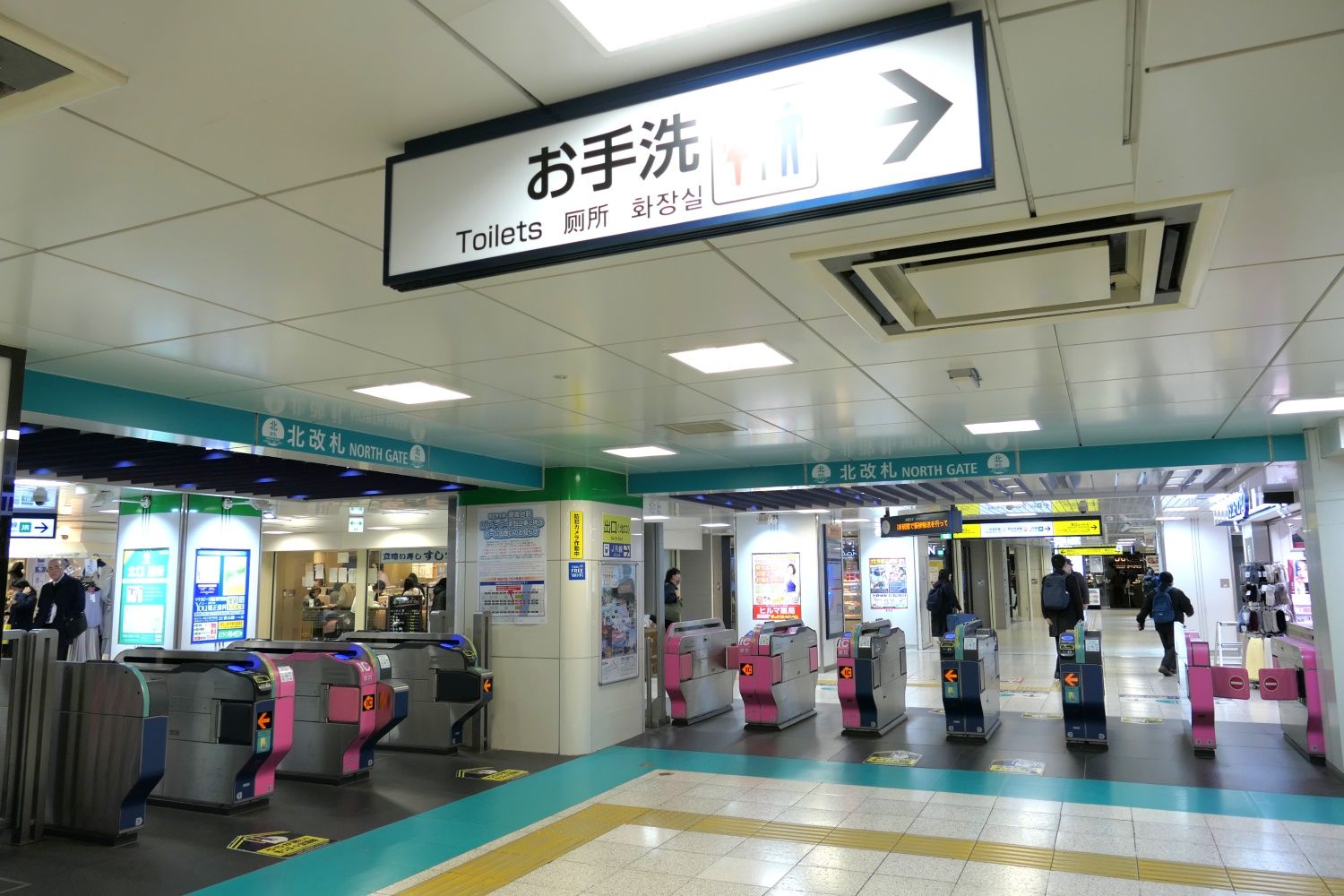 東武東上線の池袋駅構内