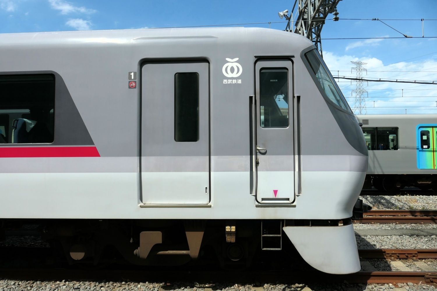 西武鉄道 10000系 先頭車側面