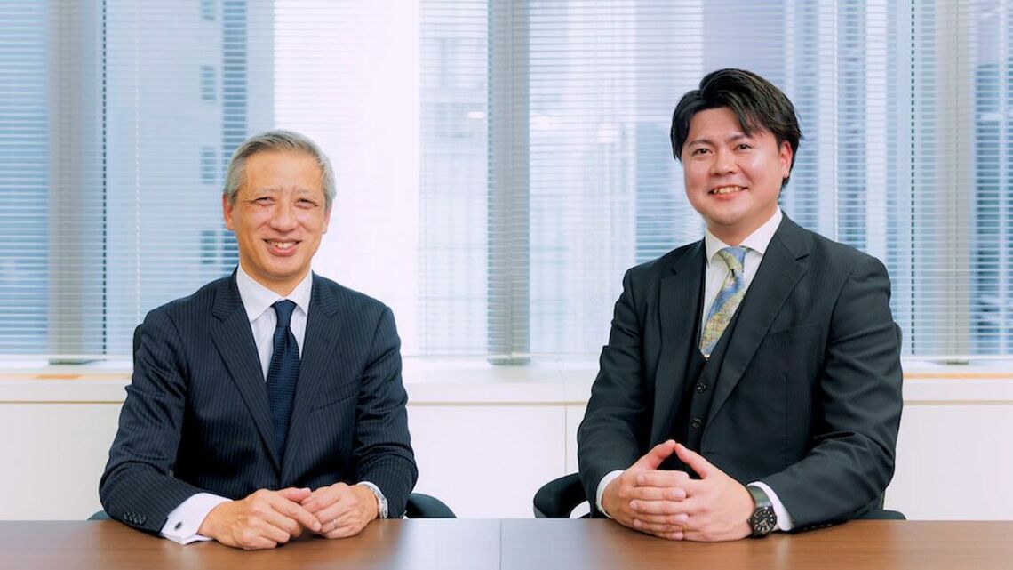 左から、ＳＢＩ新生アセットファイナンス 代表取締役社長 中村 純也 氏、DXYZ（ディクシーズ） 営業本部 本部長 國生 直希 氏