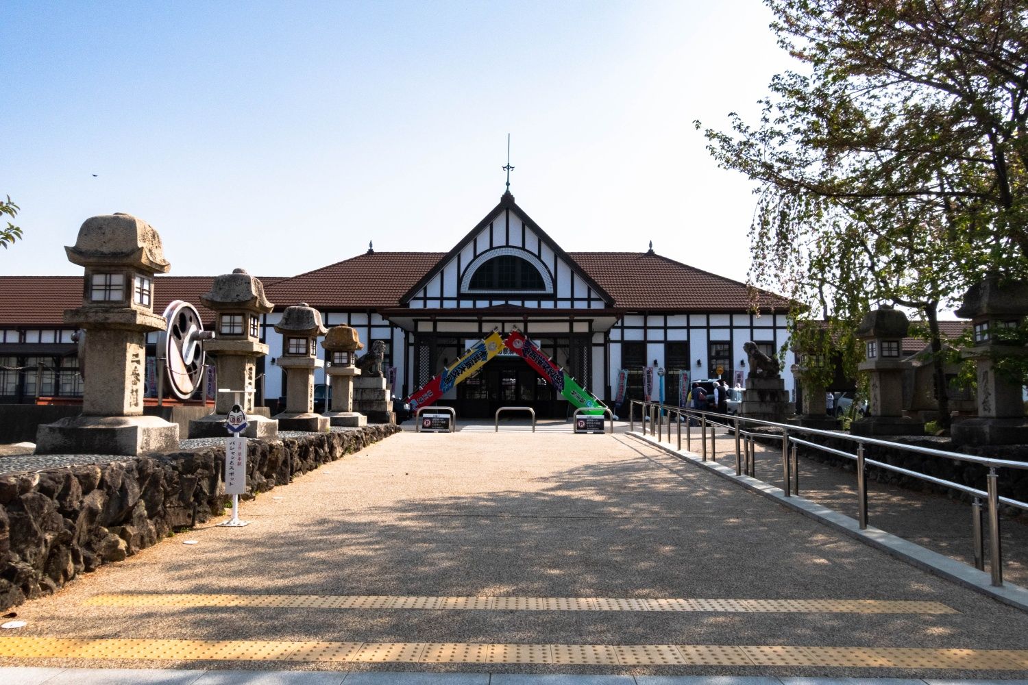 JR土讃線の琴平駅。金刀比羅宮への参詣駅として、1889年に開業した。香川県で最も古い駅の1つ（撮影：鼠入昌史）