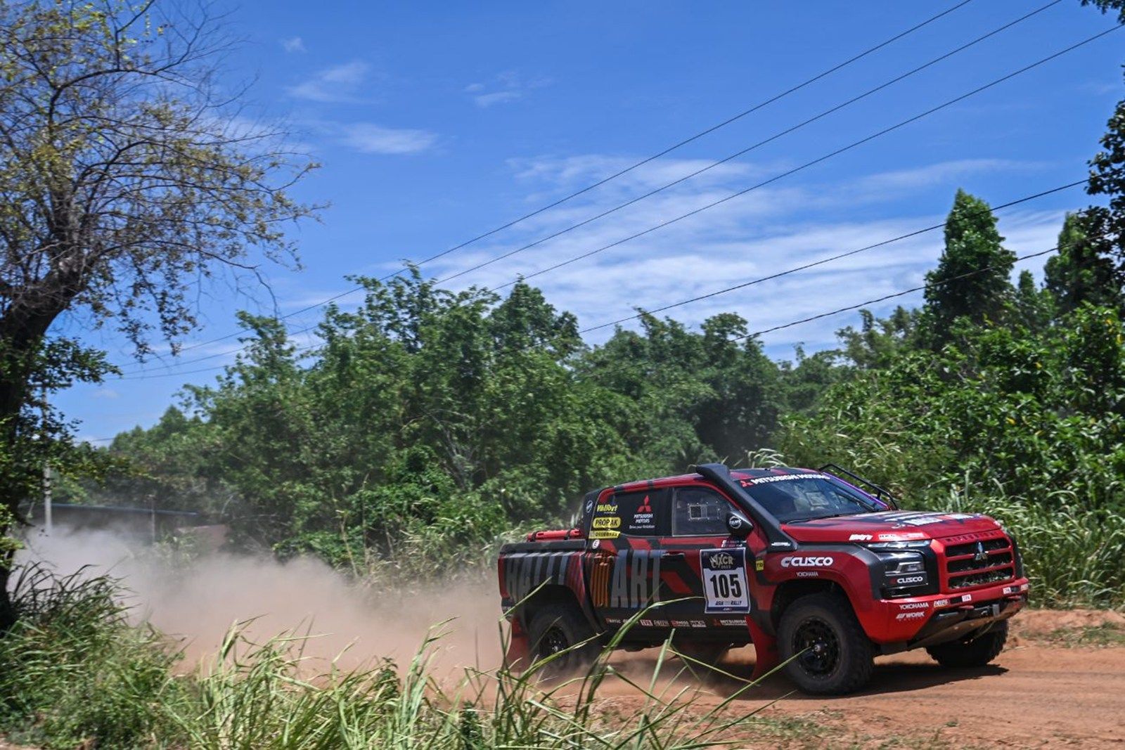 「トライトン」アジアクロスカントリーラリー（AXCR）出場車（写真：三菱自動車工業）