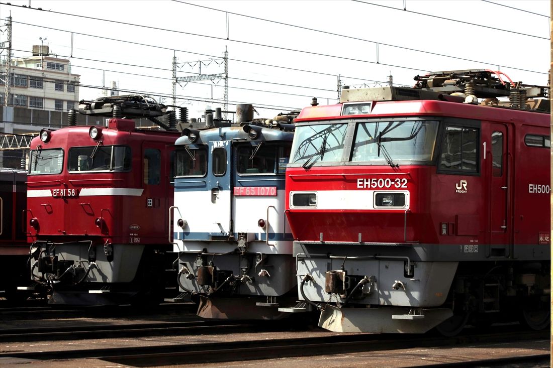 田端車両センターに並んだEF81形・EF65形1000番台・EH500形（撮影：南正時）
