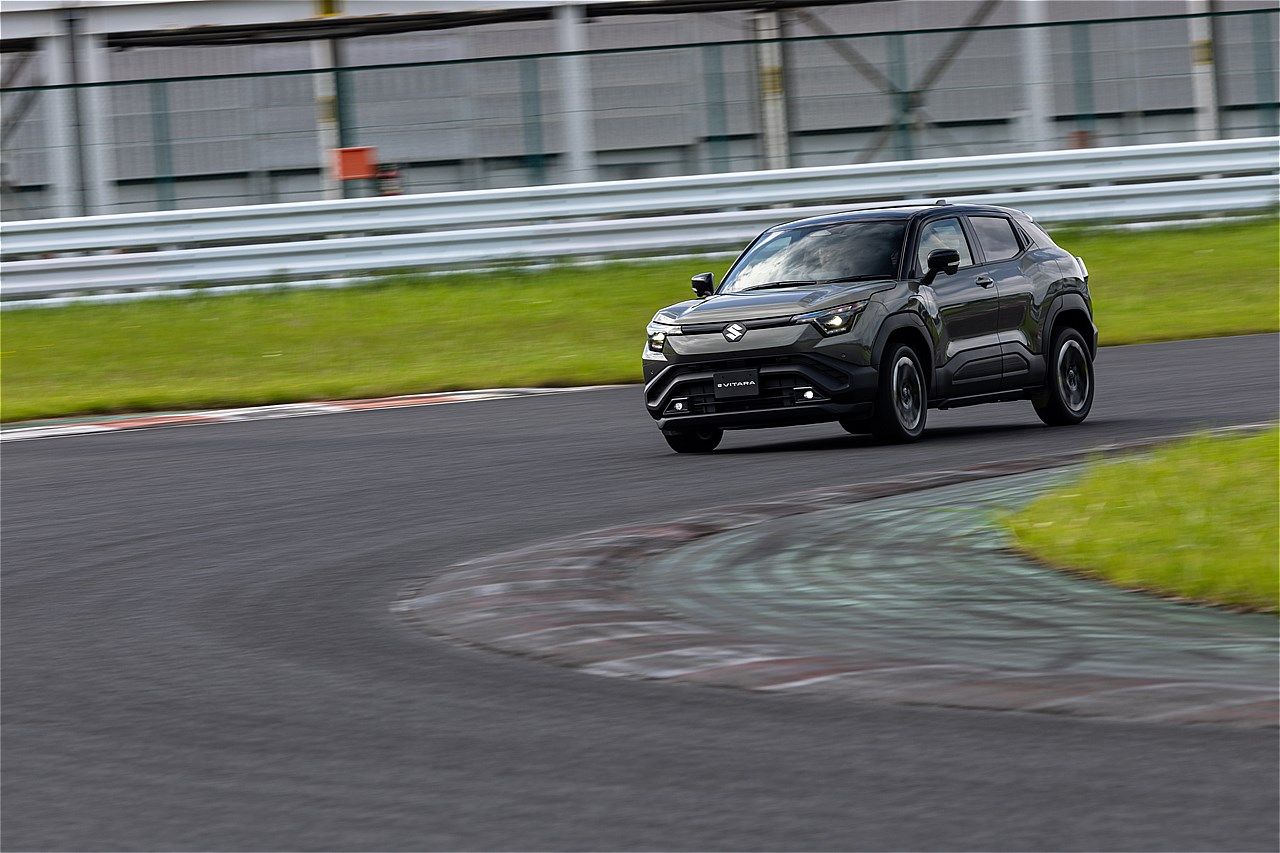 スズキの新型「eビターラ プロトタイプ」（写真：三木 宏章）