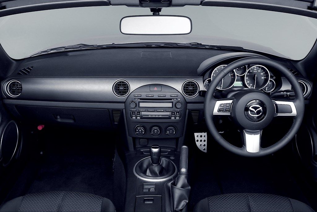 マツダの3代目「ロードスター（NC1）」（写真：マツダ）