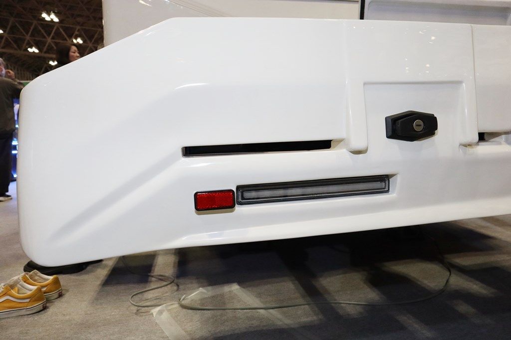 いすゞ「トラヴィオ」をベースにした、バンテックの新型キャンピングカー「コルド リーブス」（写真；筆者撮影）