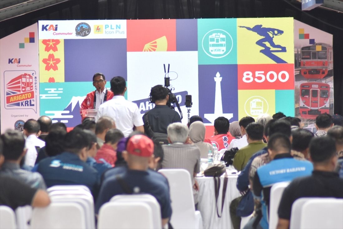 記念式典で開会挨拶をするアスド・アルトリヴィヤントKCI社長（当時）（筆者撮影）