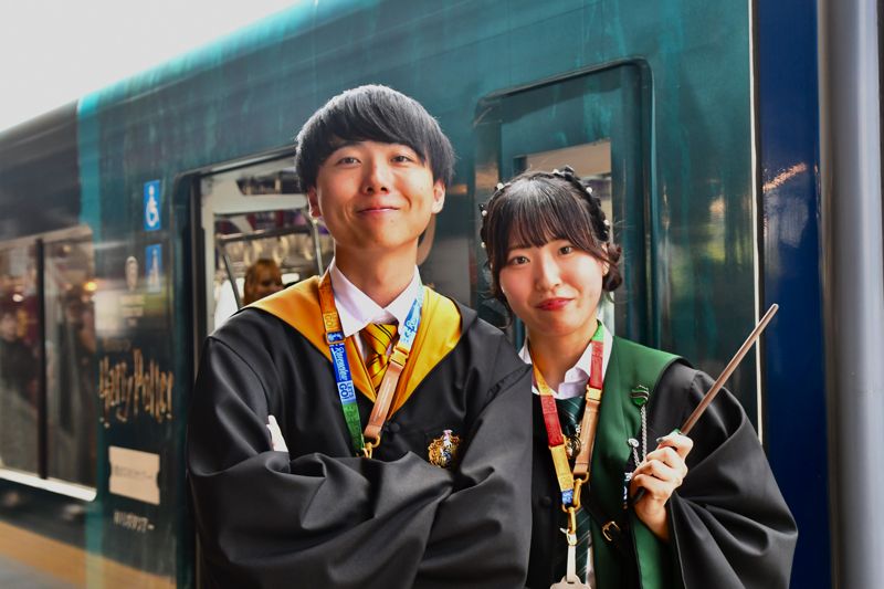 「バック・トゥ・ホグワーツ」特別イベント。列車をバックに（記者撮影）