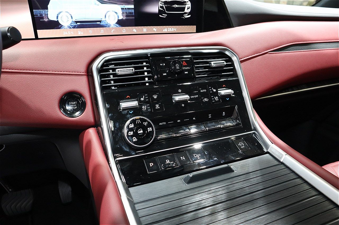 ジャパンモビリティショー2025に展示された日産の新型「パトロール」（筆者撮影）