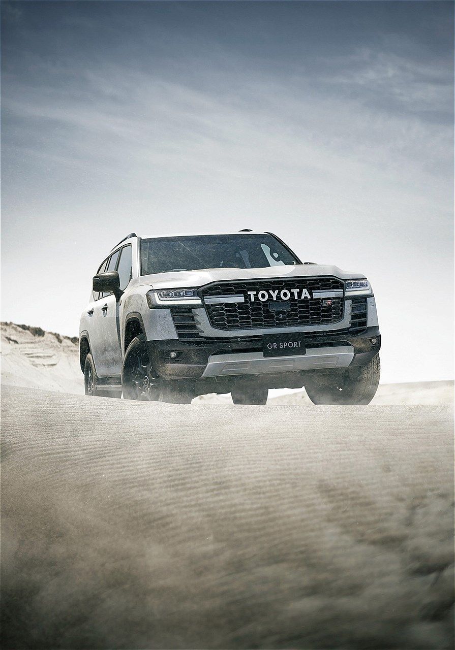 トヨタ「ランドクルーザー300 GR SPORT」（写真：トヨタ自動車）