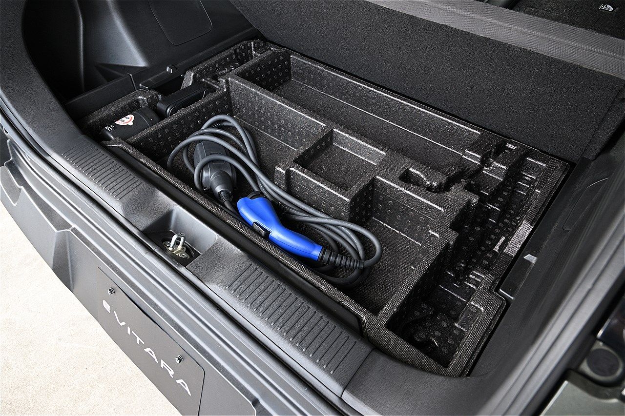 スズキの新型「eビターラ プロトタイプ」（写真：スズキ）