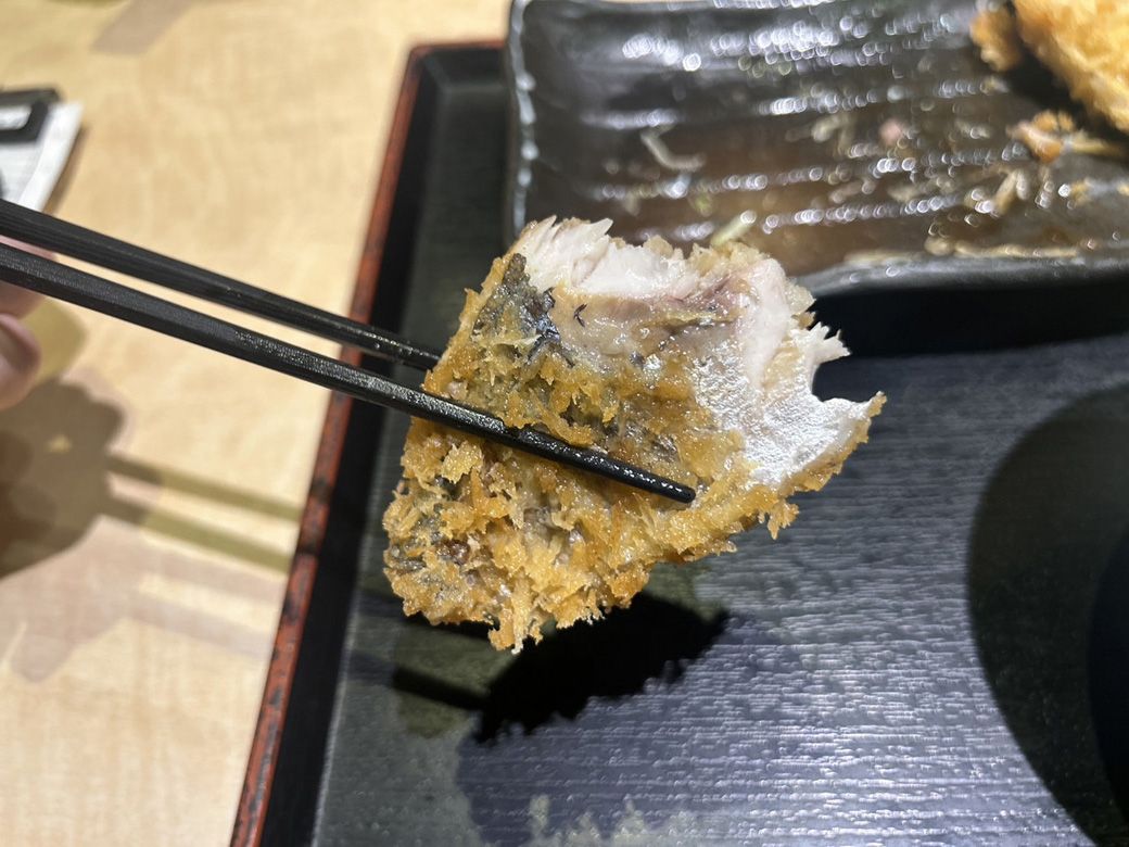 1150円の「“生”あじフライ定食」（写真：筆者撮影）