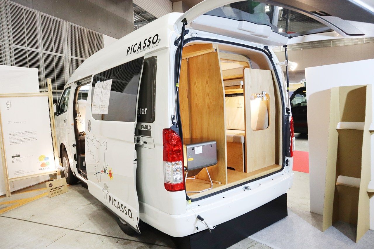 ピカソのアートともに旅を楽しめる、加藤モーターの新作キャンピングカー「パブロ」（筆者撮影）