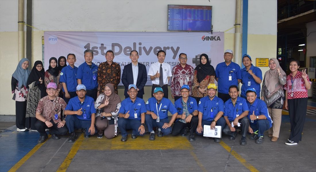 軸箱支持ゴムの初出荷式の様子（写真：FTRI）