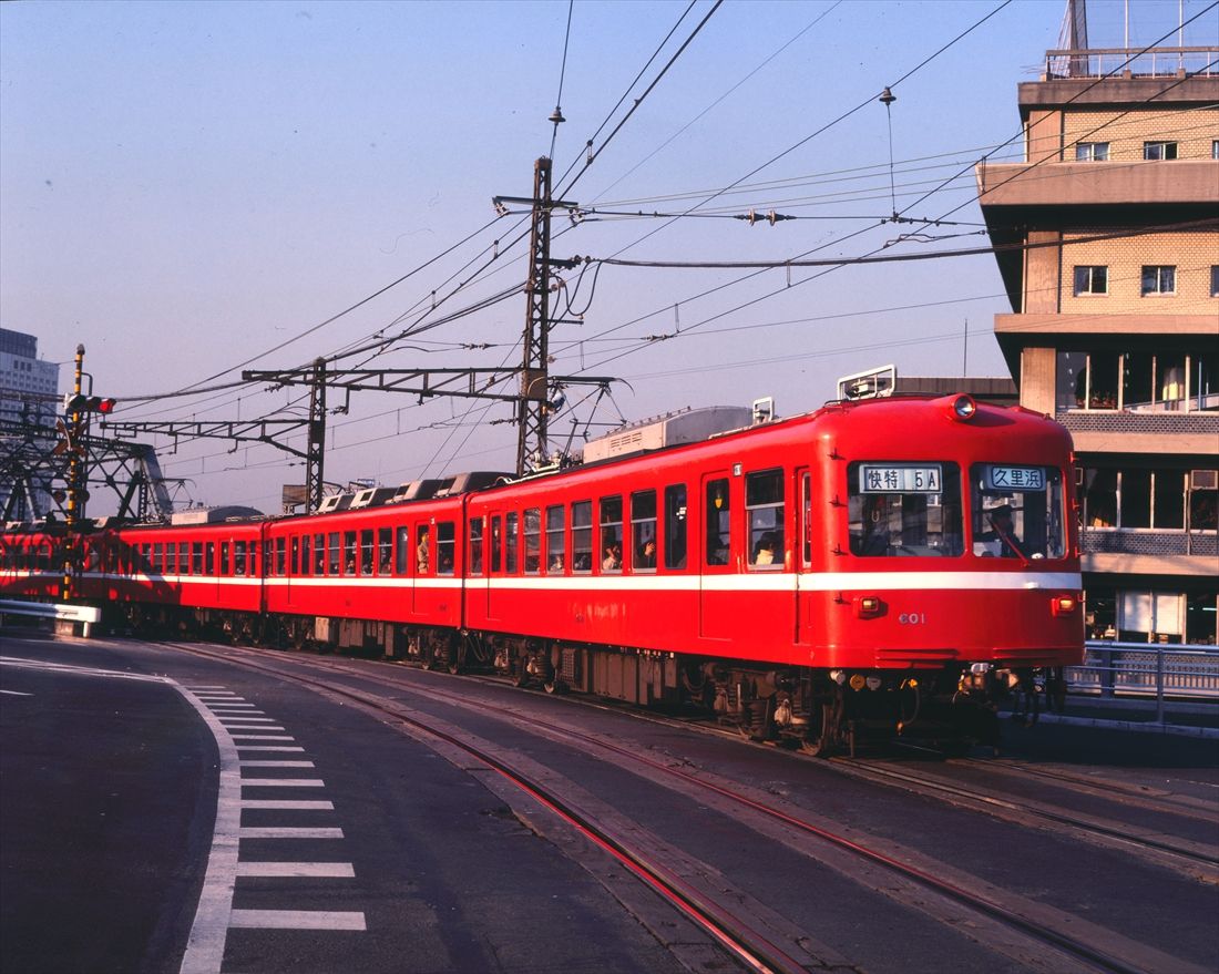 1956年に登場し、京急の看板電車として快特などで活躍した旧600形(撮影:南正時)