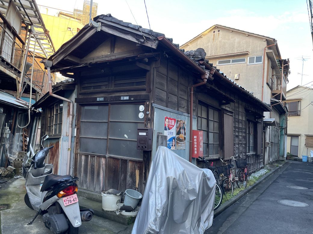 深井さんが管理する長屋（筆者撮影）