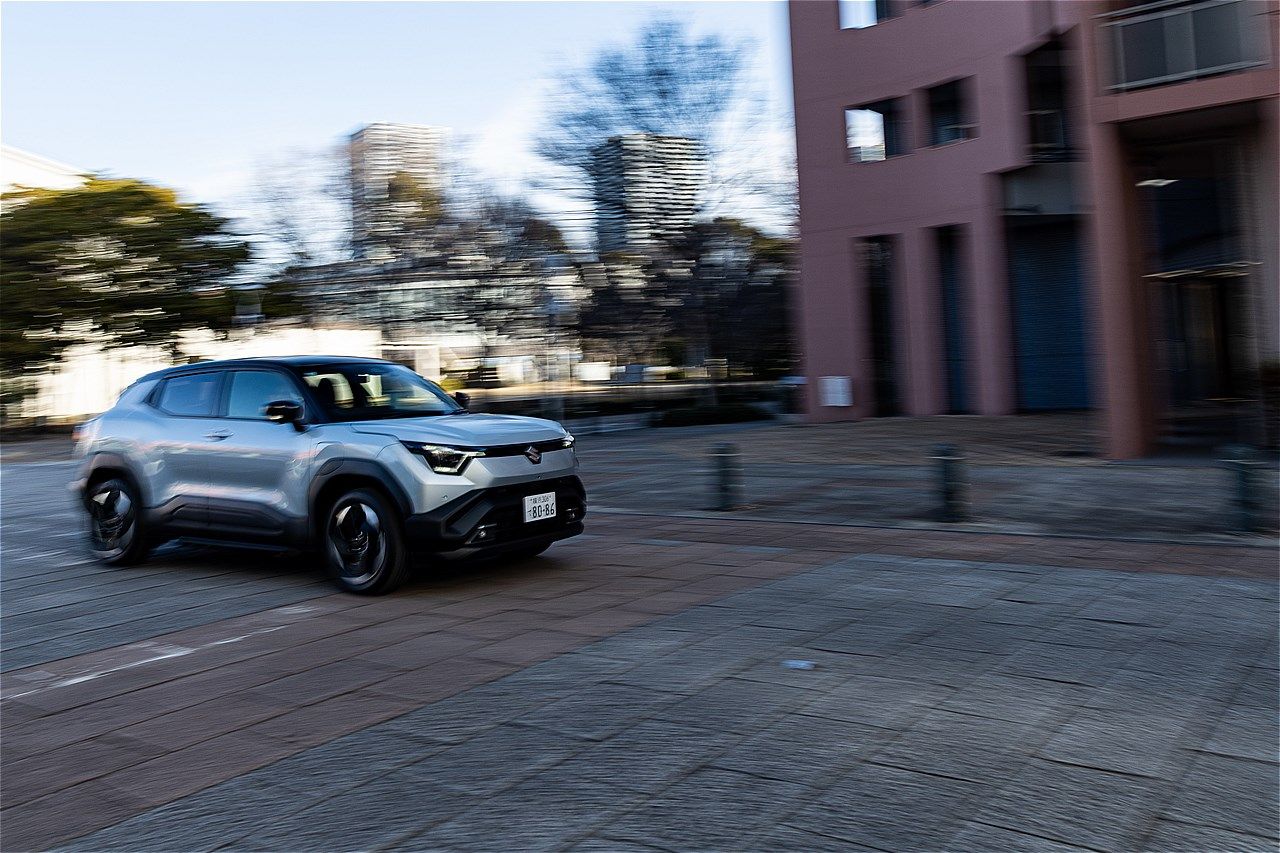 スズキの新型BEV「eビターラ」（写真：三木 宏章）