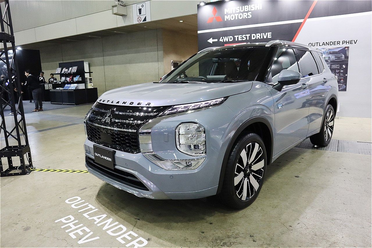 三菱のアウトランダーPHEV（筆者撮影）