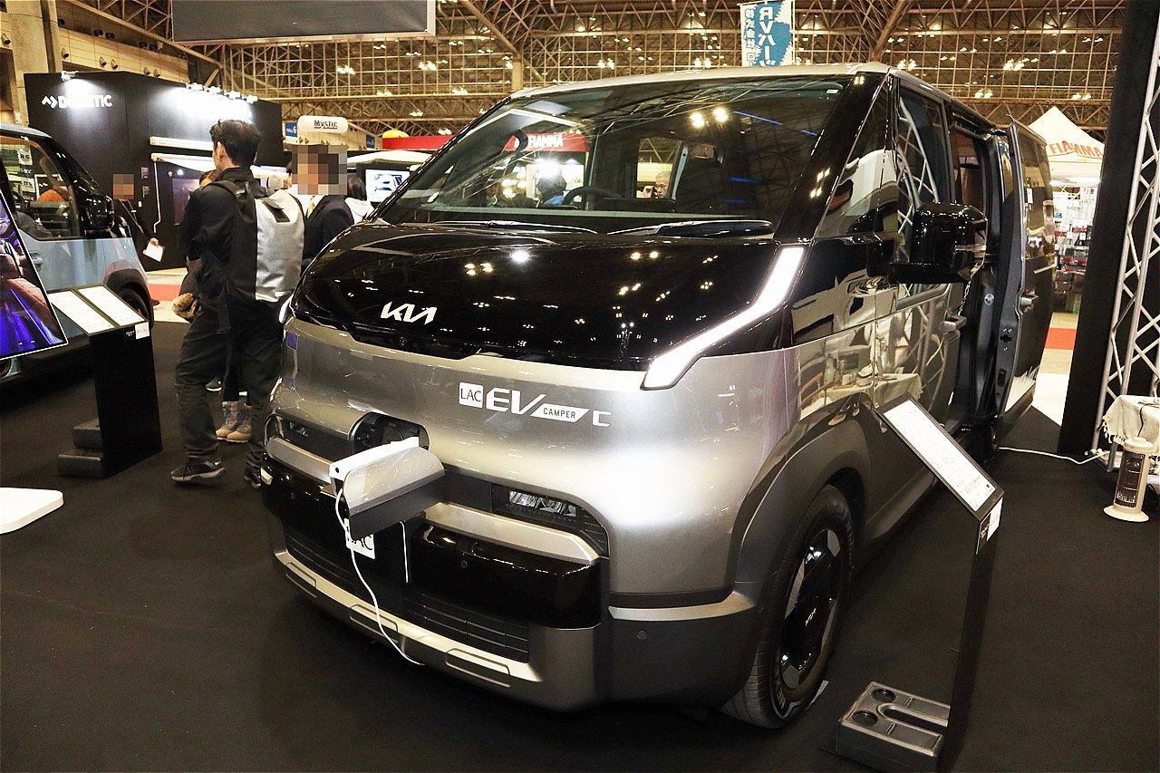 LACホールディングスのBEVキャンピングカー「LAC EVキャンパーC」（写真：筆者撮影）
