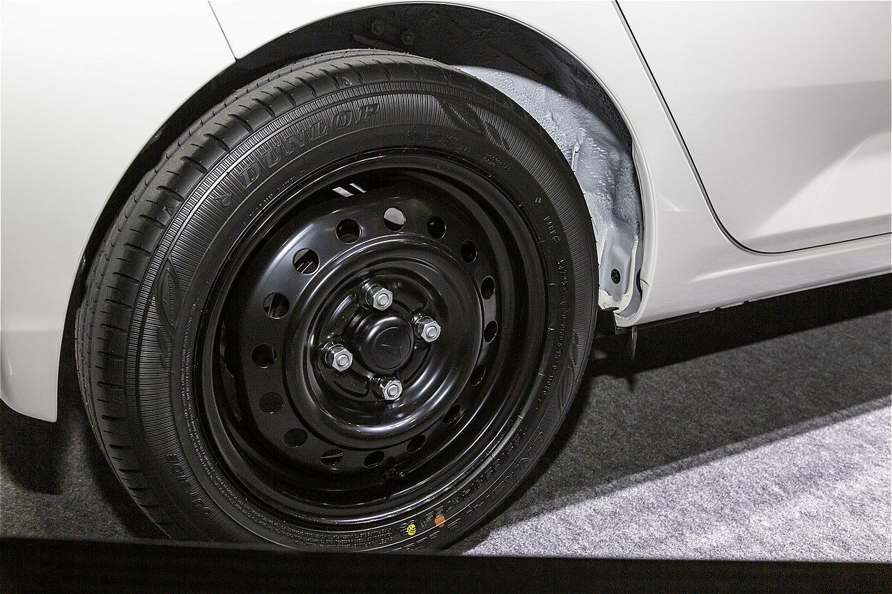 東京オートサロン2026に出展されたダイハツ「ミラ イース tuned by D-SPORT Racing」（写真：場末モータープール）