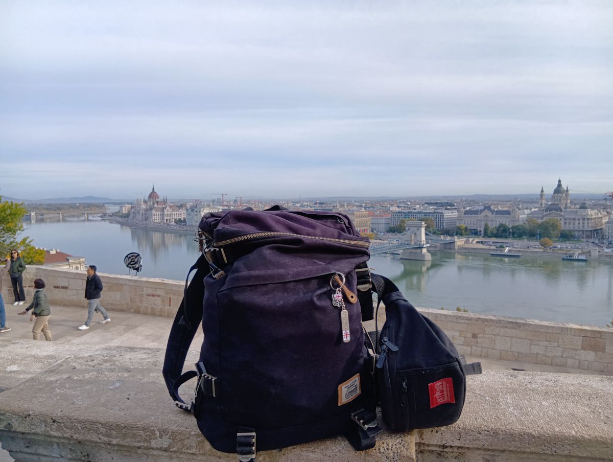 筆者の持ち物はこんな感じだ。国内旅行だとしても小さい方だろう（筆者撮影）