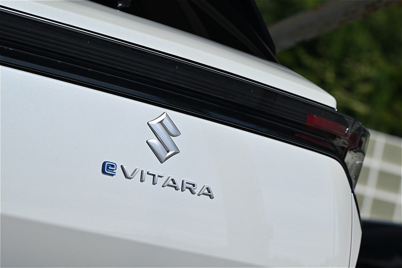 スズキの新型「eビターラ プロトタイプ」（写真：スズキ）
