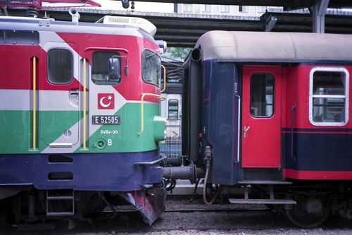 デザインがいかにもトルコになったフランス製機関車（1998年 筆者撮影）