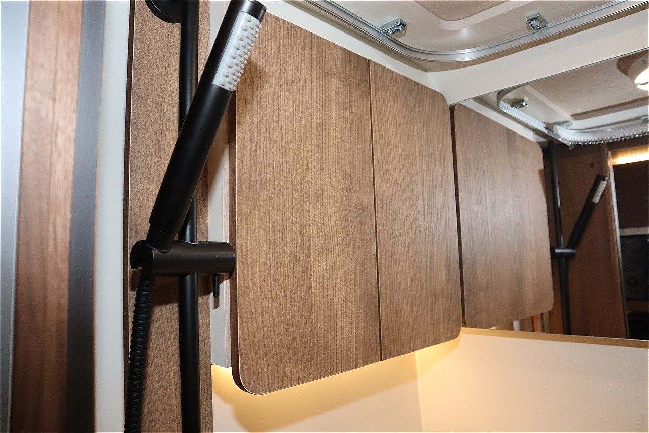 ジャパンキャンピングカーショー2026でトイファクトリーが発表した新型「ダヴィンチ6.0」（写真：筆者撮影）