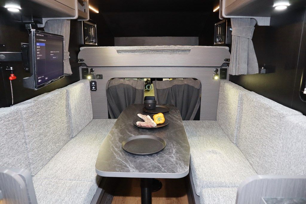 ダイレクトカーズの新作キャンピングカー「デューンローバー」（写真：筆者撮影）