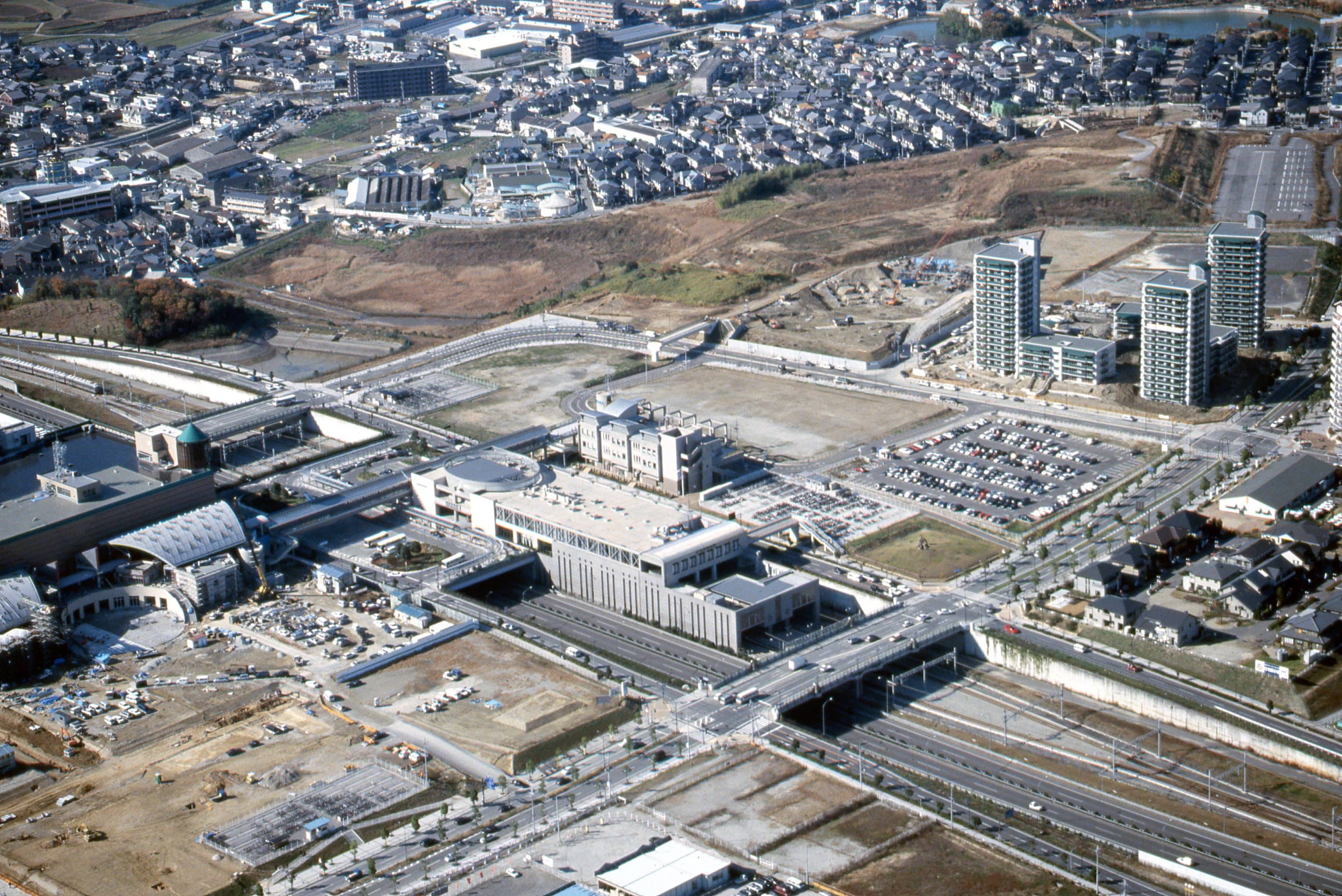 かつての和泉中央駅。周辺にまだ大きな建物がなかった（写真：南海電鉄）