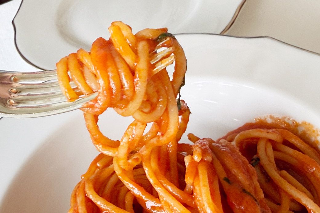 濃厚なトマトの旨みが詰まった、スパゲッティポモドーロ（写真：筆者撮影）