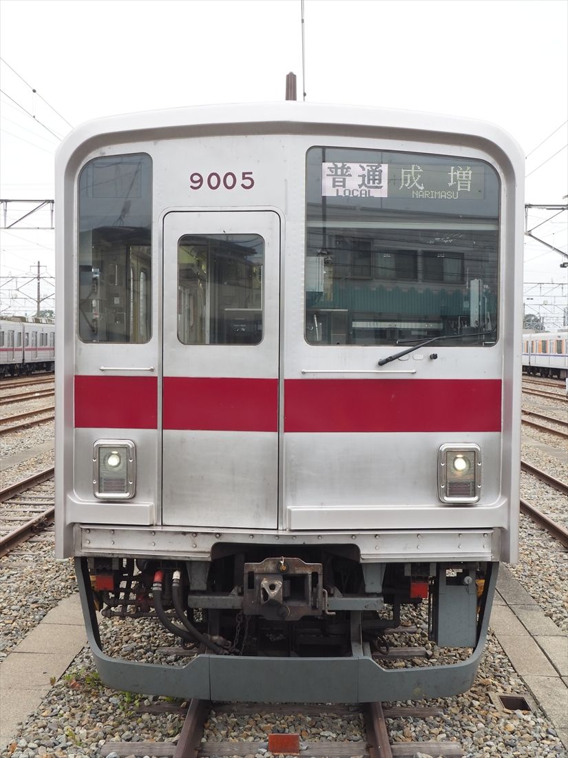 「普通　成増行き」の表示（記者撮影）