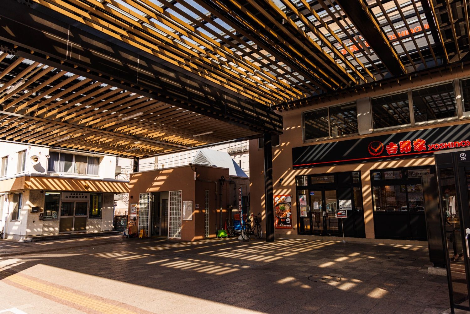 現在の志木駅南口。つまり新座市側。かつての出入り口はこのあたりに（撮影：鼠入昌史）