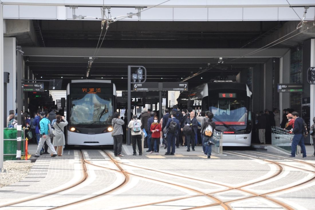 南北直通運転開始日の富山駅＝2020年3月21日（編集部撮影）