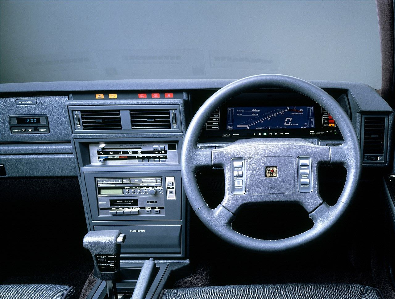 日産の2代目「レパード」（写真：日産自動車）