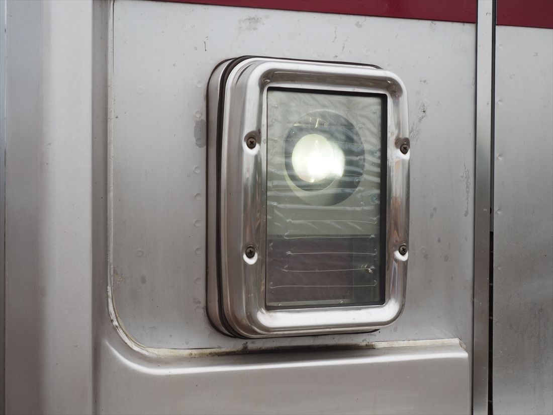 前照灯はリニューアルでHIDに変わった（記者撮影）