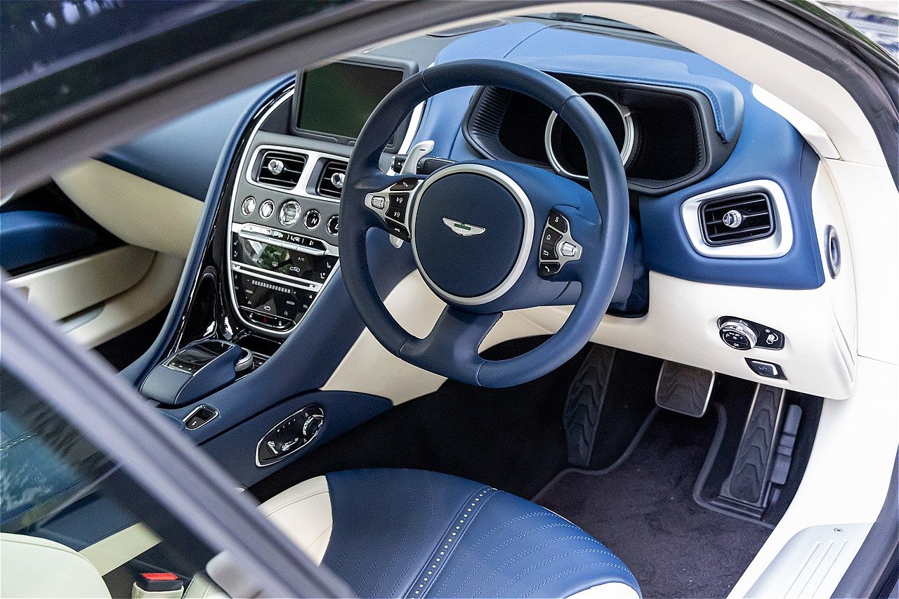 アストンマーティン「DB11」（写真：三木 宏章）