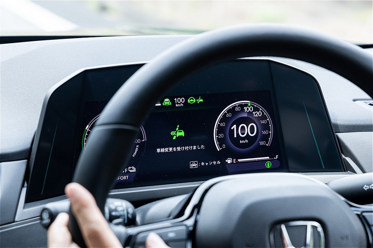 ホンダ量販モデル初のハンズオフ機能を搭載した「アコード e:HEV Honda SENSING 360＋」（写真：三木 宏章）
