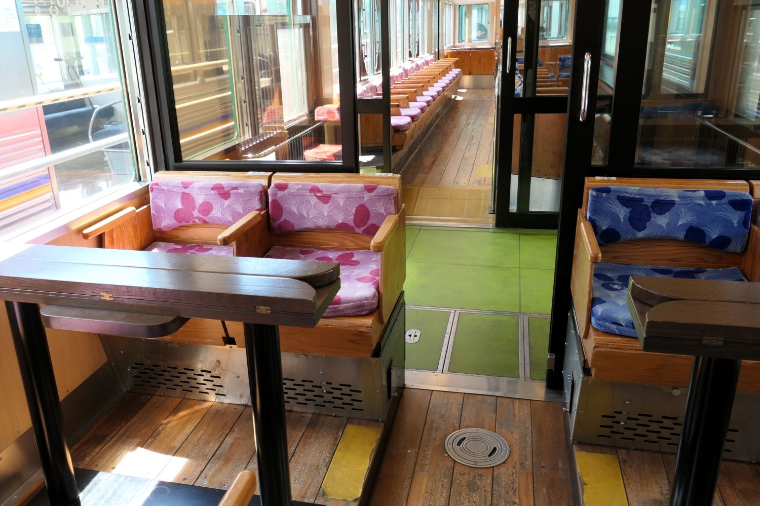 南海電鉄　観光列車「天空」 車内