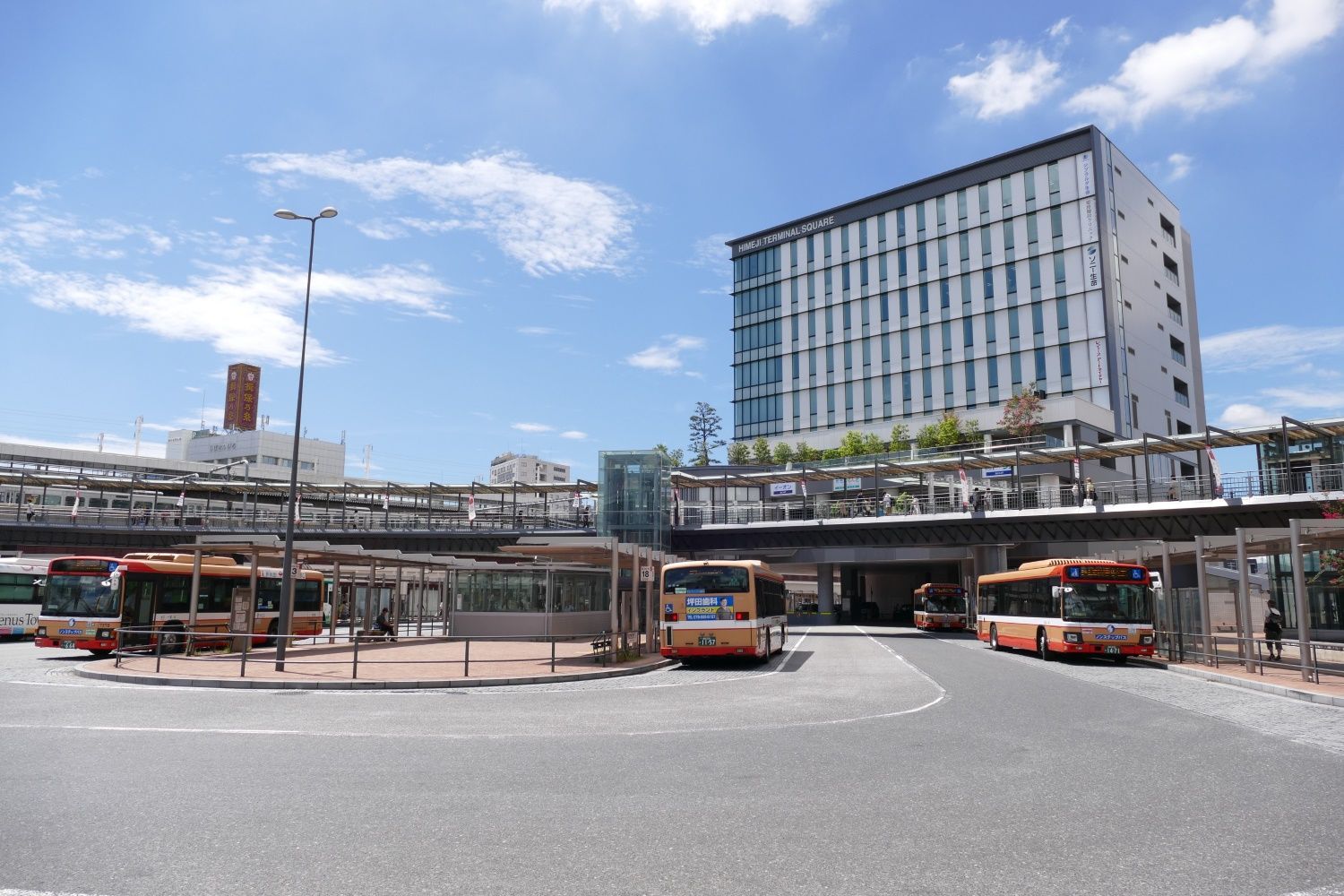 姫路駅北口のバスターミナル