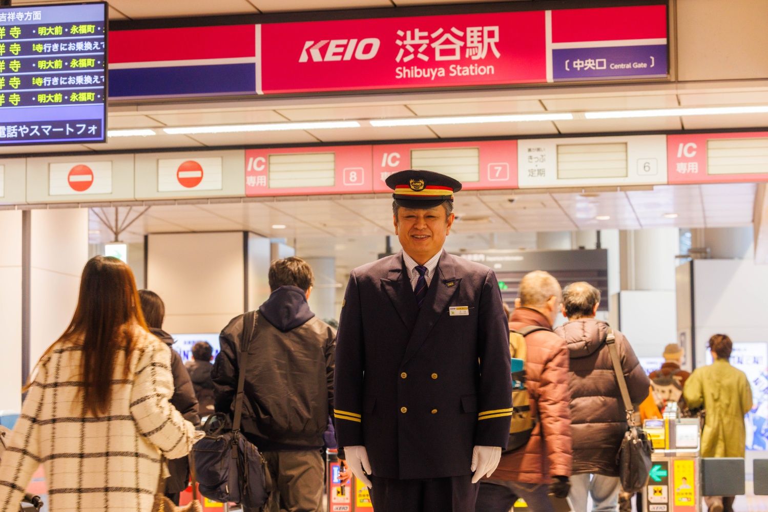 井の頭線の東松原―渋谷間を預かる京王電鉄井の頭南管区の上山純之管区長。渋谷は新入社員時代の思い出の駅だ（撮影：鼠入昌史）