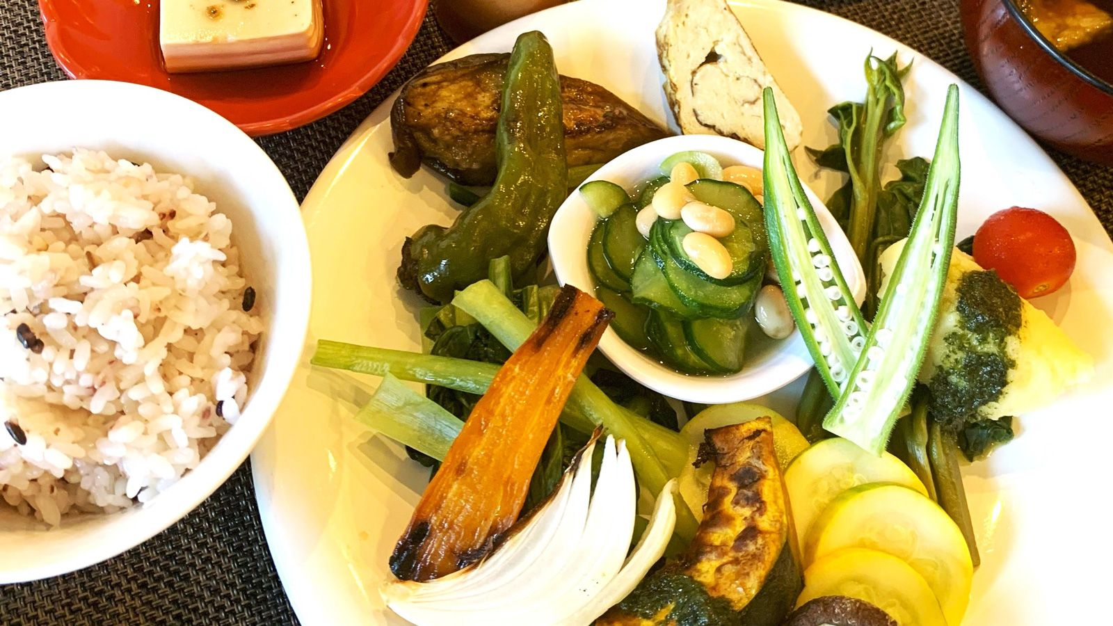 少年院で「食の大切さ」を説くカフェ店主・広野美代子さんの「野菜ランチ」（筆者撮影）
