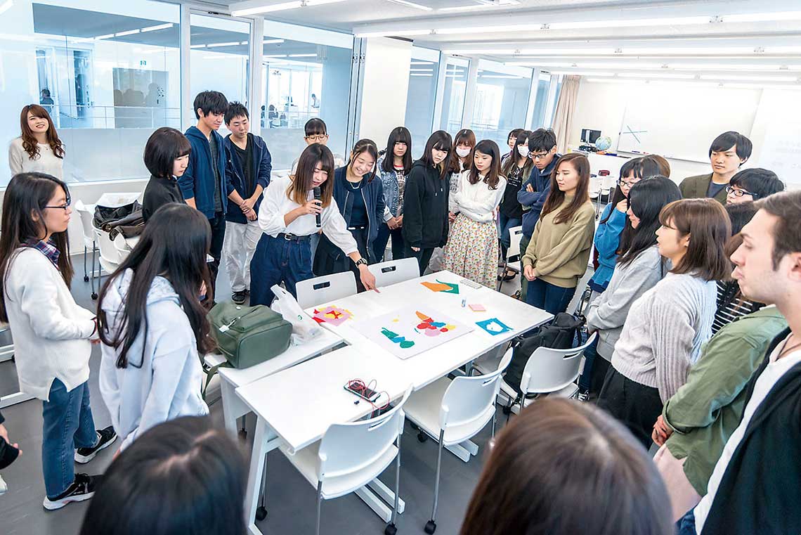  共愛学園前橋国際大学の授業はアクティブラーニングが中心（写真：共愛学園前橋国際大学提供）